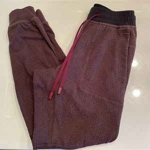 [ GOOD CONDITION ] Lululemon burgundy waffle jogger size XS